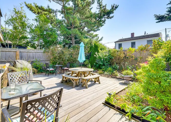 Steps To Commercial St! Lofted Provincetown Gem