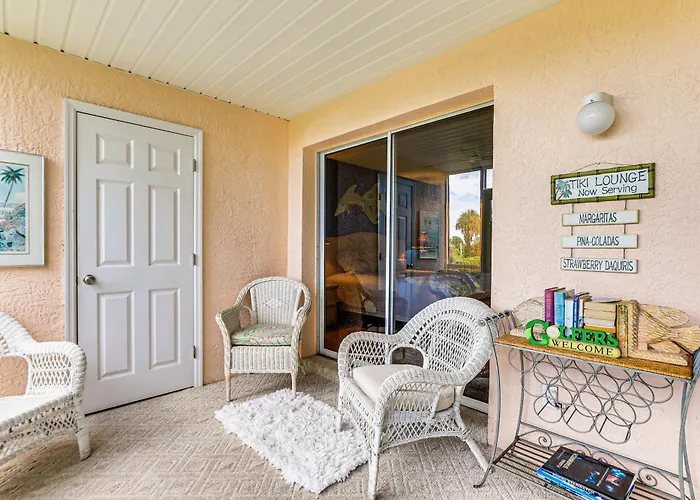 8 Mi To Beach W/ Pool Access: Englewood Condo!