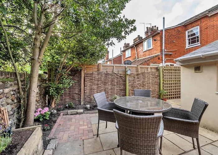 Delightful 10 St Martins - 2 Bed, 2 Bathroom With Parking Available