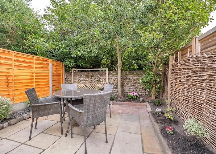 Delightful 10 St Martins - 2 Bed, 2 Bathroom With Parking Available