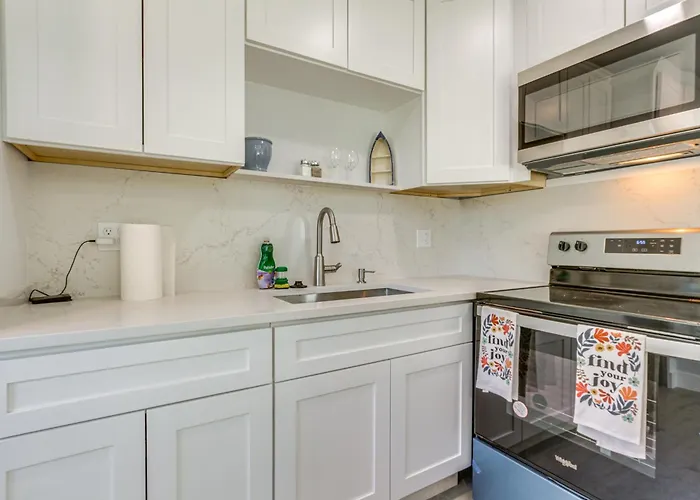 End Unit W/ Clear Lake Access In Norcal!