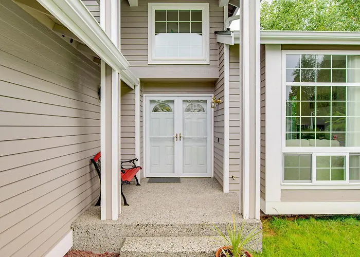 Washington Retreat W/ Yard - Near Seattle!