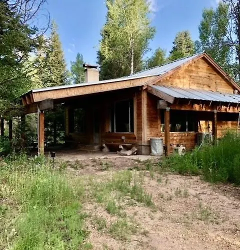 Cozy Cabin Retreat In Midway