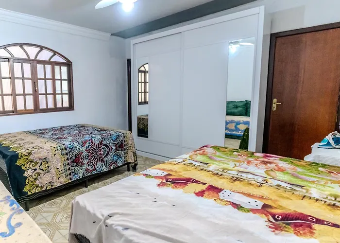 Quarto Com 2 Camas De Casal Banheiro Privado