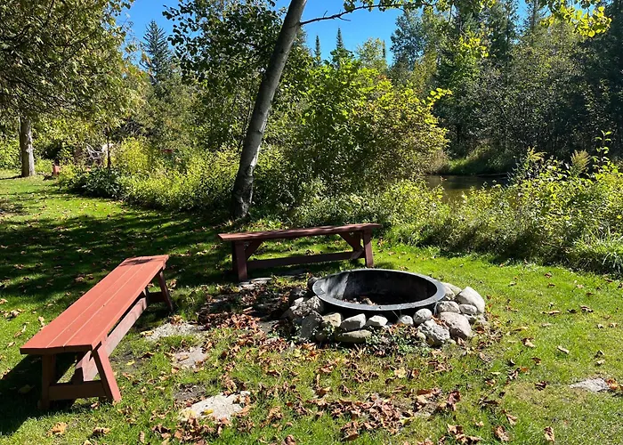 Sleeping Bear Riverside Cabins - Cabin 5