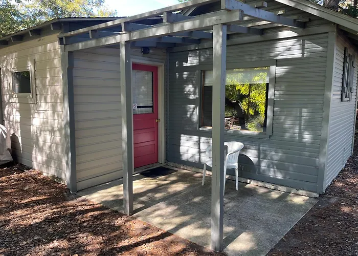 Sleeping Bear Riverside Cabins - Cabin 5