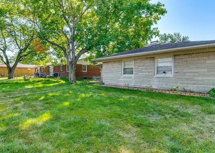 2 Mi To Purdue: Modern Home In West Lafayette