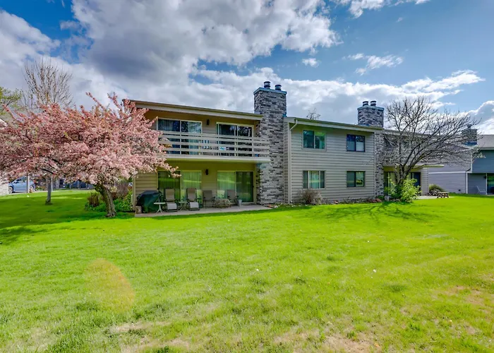 Carbondale Condo W/ Balcony & Golf Course Views!