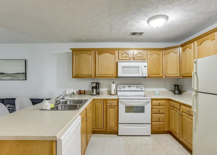 3 Mi To Wvu: Condo W/ Deck In Morgantown