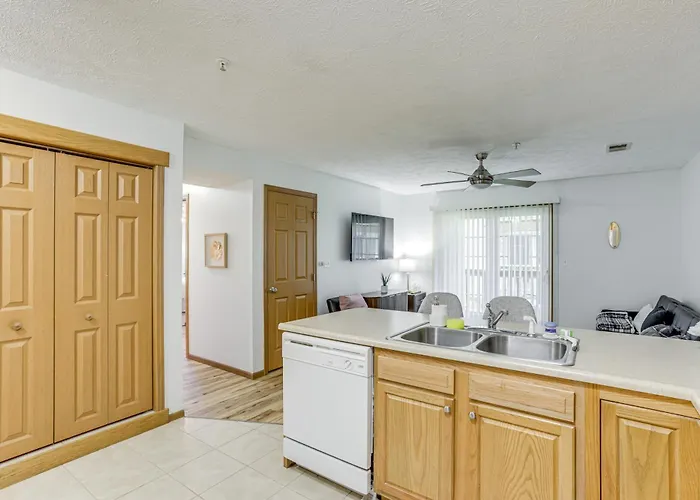 3 Mi To Wvu: Condo W/ Deck In Morgantown