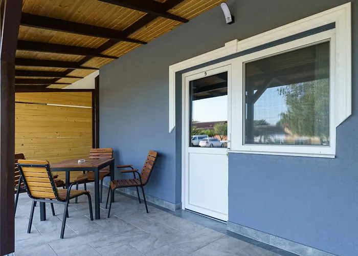 Airport Wanderer Inn - Vandor Fogado