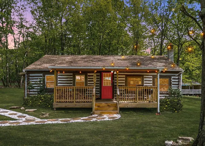 Modernized Log Cabin W Hot Tub Fire Pit & Views