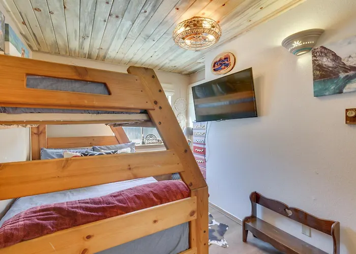 Ski-In Red River Retreat: Balcony, Mountain Views!