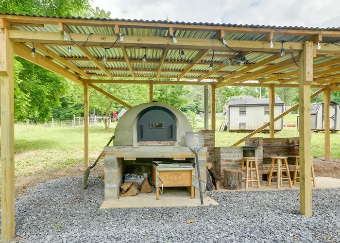 Front Royal Retreat On 3 Acres W/ Mtn Views!