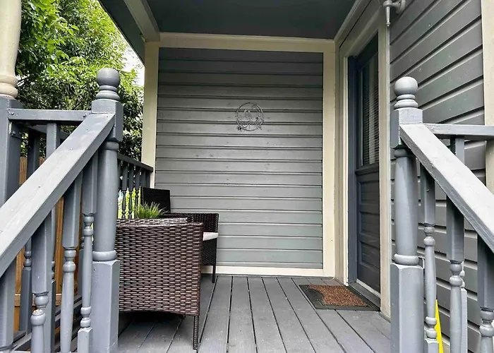 Nash House | Historic Downtown Retreat 3/1