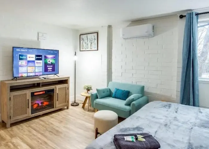 Newly Renovated Bright Studio
