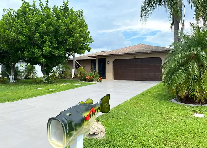 Cozy Coral Cottage With Tiki Hut, Mini Golf, Arcade And Grill