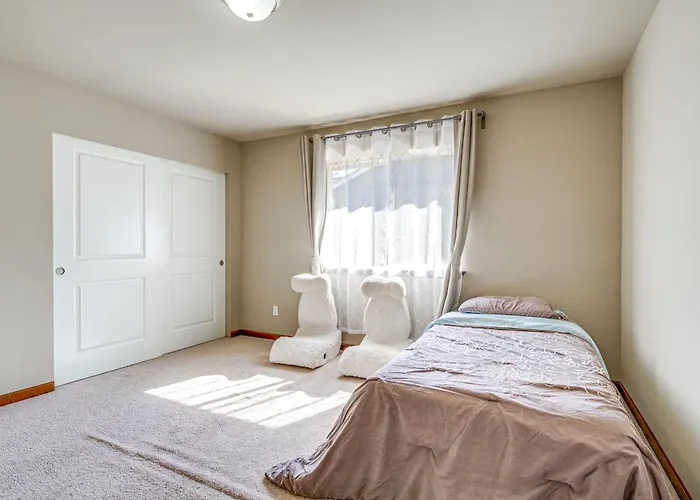 Family-Friendly Home W/ Patio & Garden In Everett!