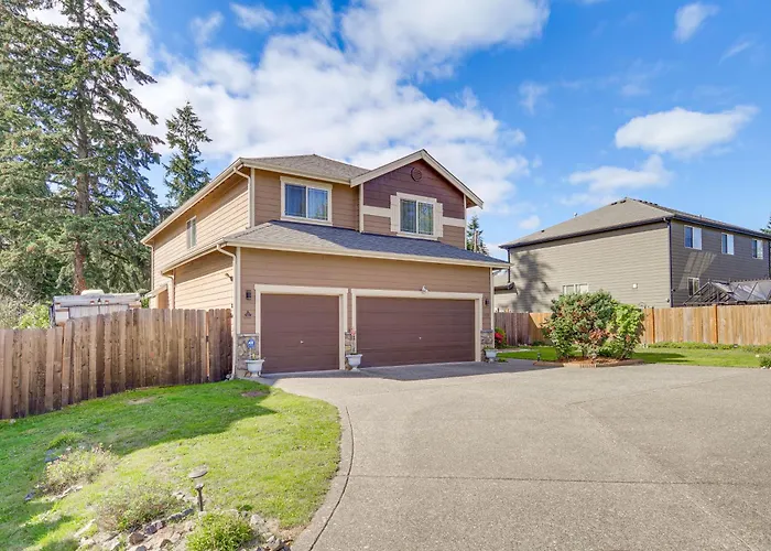 Family-Friendly Home W/ Patio & Garden In Everett!