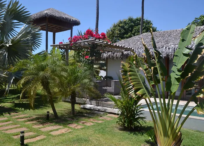 Tiki Pool'S Bungalows