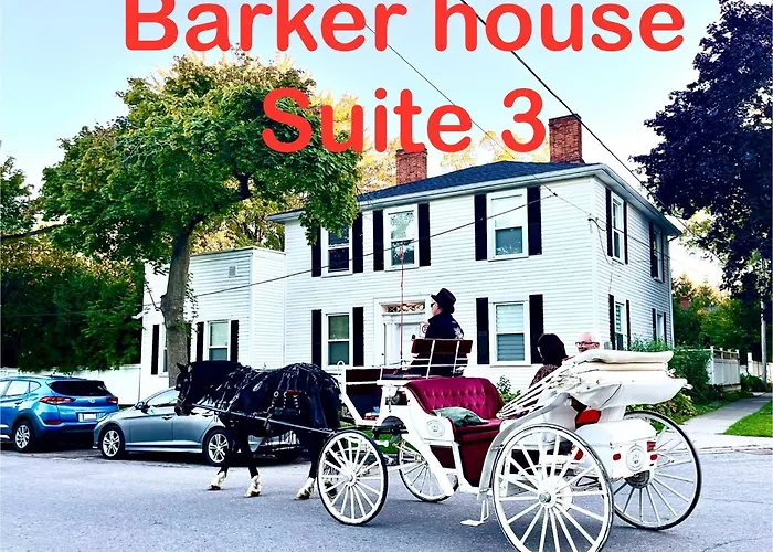 Barker House Suite 3,In The Heart Of Old-Town