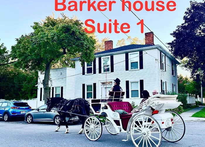 Barker House Suite 1,In The Heart Of Old-Town