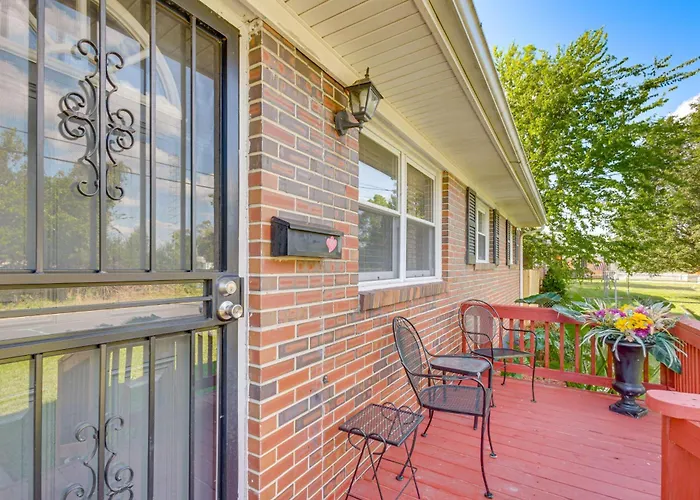 4 Mi To Dtwn: Home W/ Fenced Yard In Portsmouth!