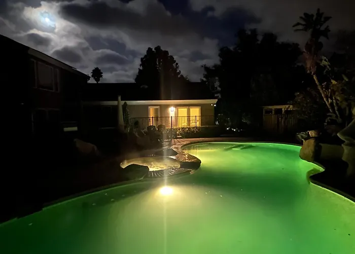 Oasis Private Entry Suite, Pool, Jacuzzi And More