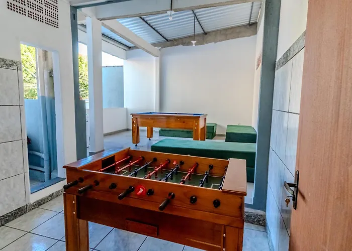 Quarto Com 2 Camas De Casal Banheiro Privado