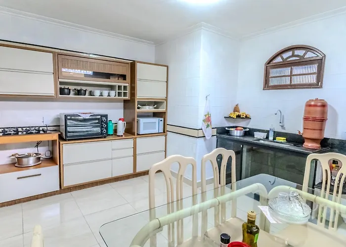 Quarto Com 2 Camas De Casal Banheiro Privado