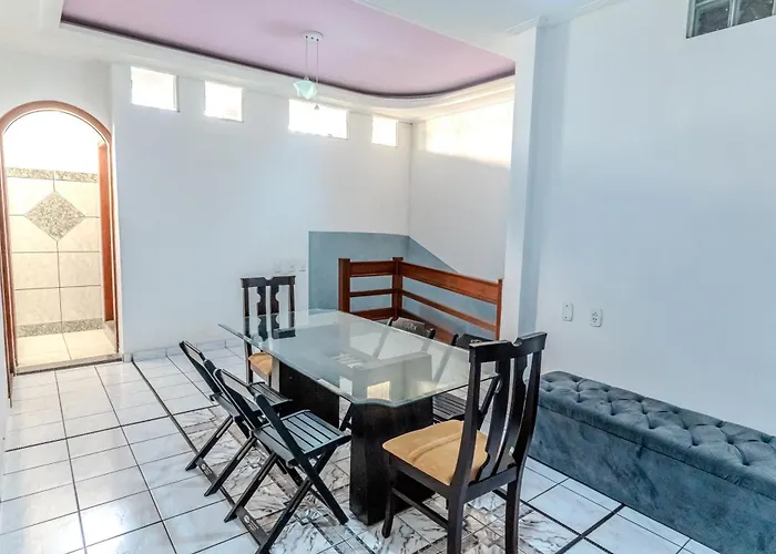 Quarto com 2 Camas de Casal Banheiro privado