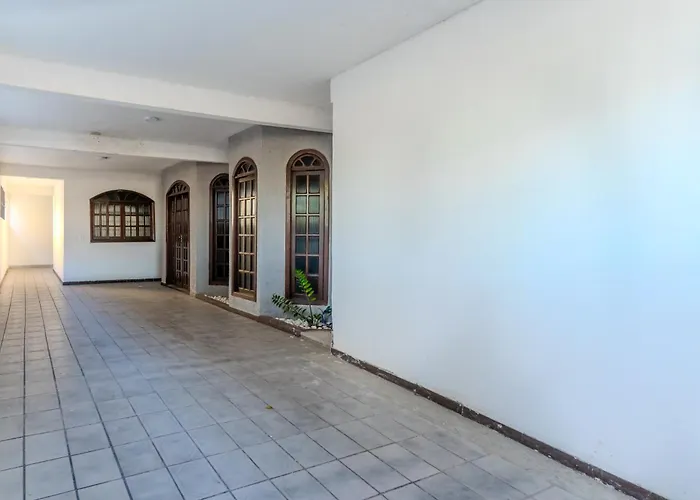Quarto Com 2 Camas De Casal Banheiro Privado