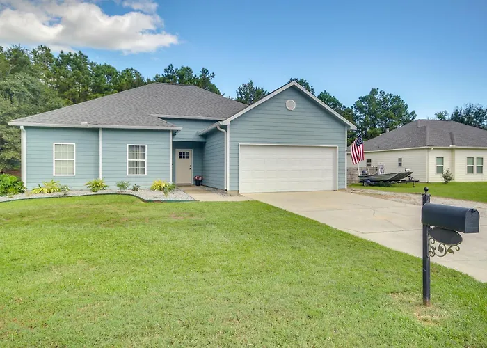 < 1 Mi To Beach - Home W/ Deck & Yard In Waveland!