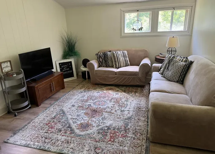 Cozy Neutral Farmhouse, Coffee Provided, Relaxation Optional