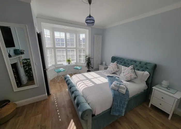 Ingleside Mews