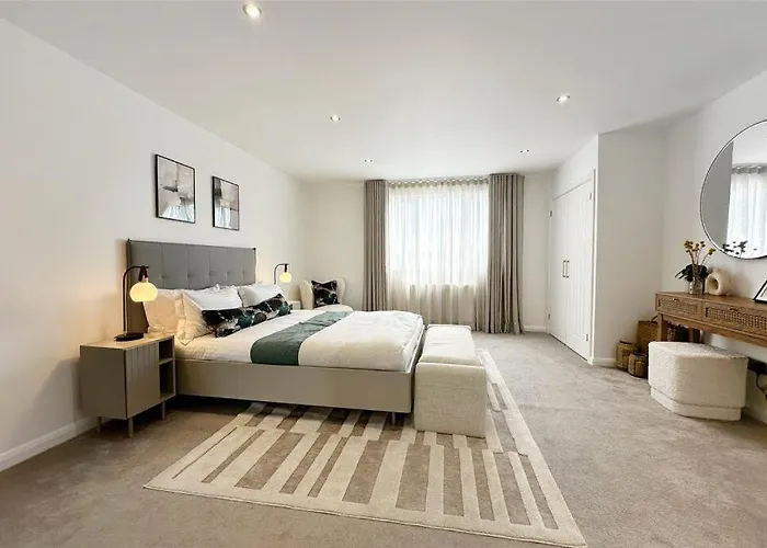 River Breeze 3-Bed Balcony Apartment