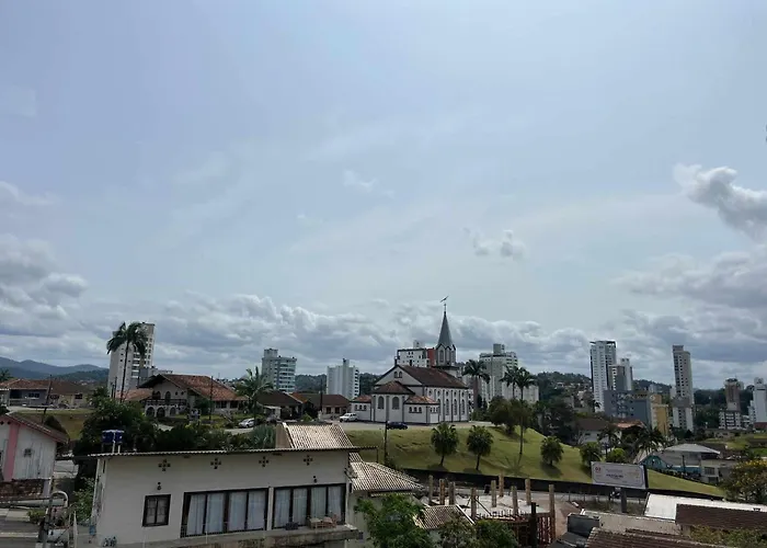 Suíte com AR BWC Privativo poucos metros da Vila Germânica Oktoberfest