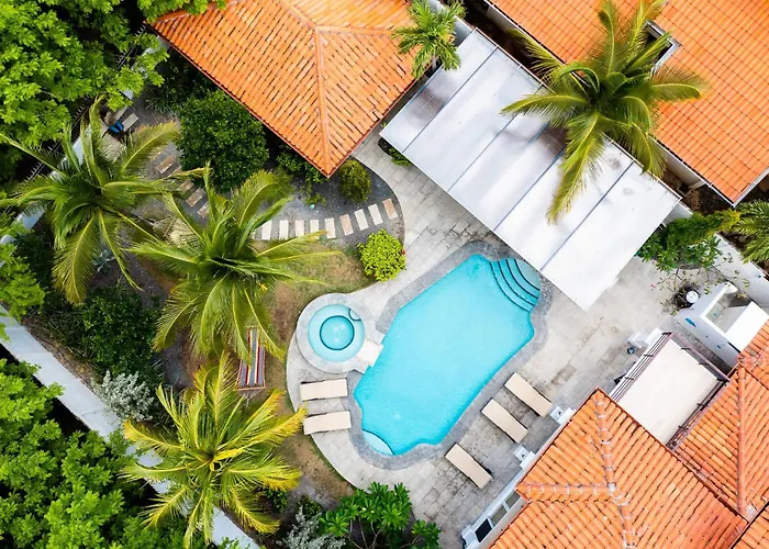 Barefoot Beachfront, Pool, Surf & Private Casita