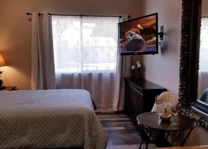 Private Casita In The Heart Of Palm Desert
