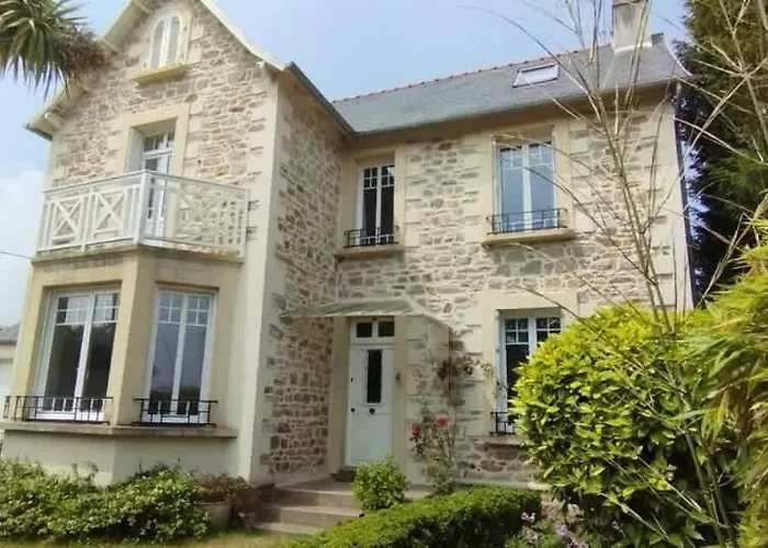Carantec Family Home With Garden 6 Persons