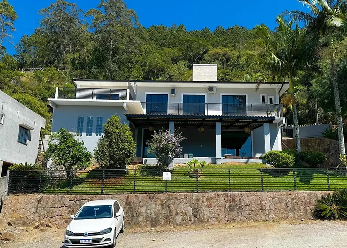 Casa com vista para o mar em Governador Celso Ramos