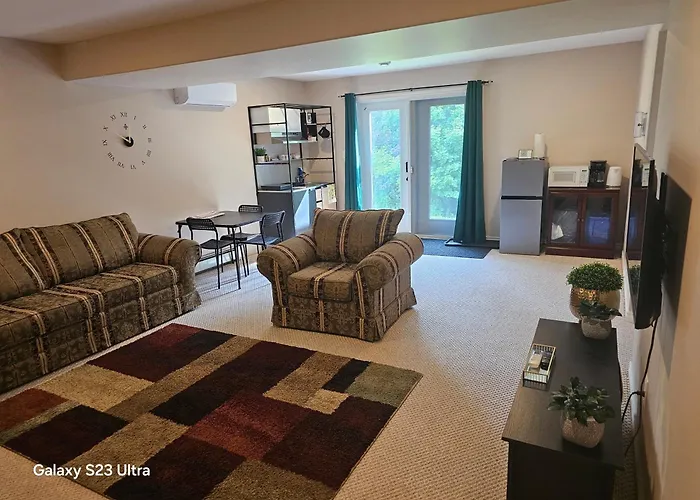 Cozy, Private Basement Suite