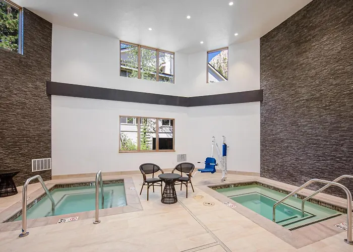 Palisades Tahoe Lodge Rentals Studio #226