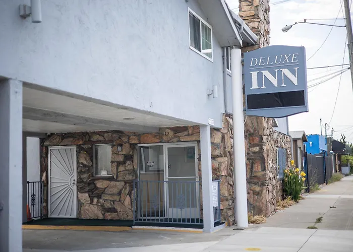 Deluxe Inn