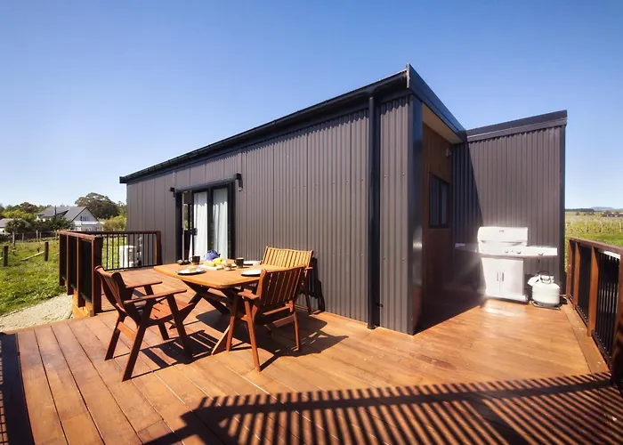 The Savvy Retreat - Vineyard Views