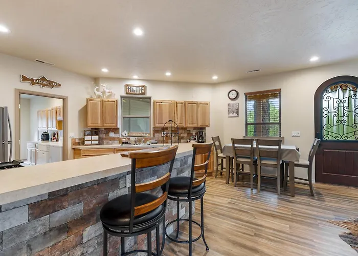 Bogie Bungalow - Walk To Lake, Bar & Restaurant - Near Golf Course - Ac - Fireplace - Pet Ok