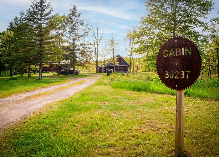 Cozy Cabin With Hottub At Cloverdale Cabins