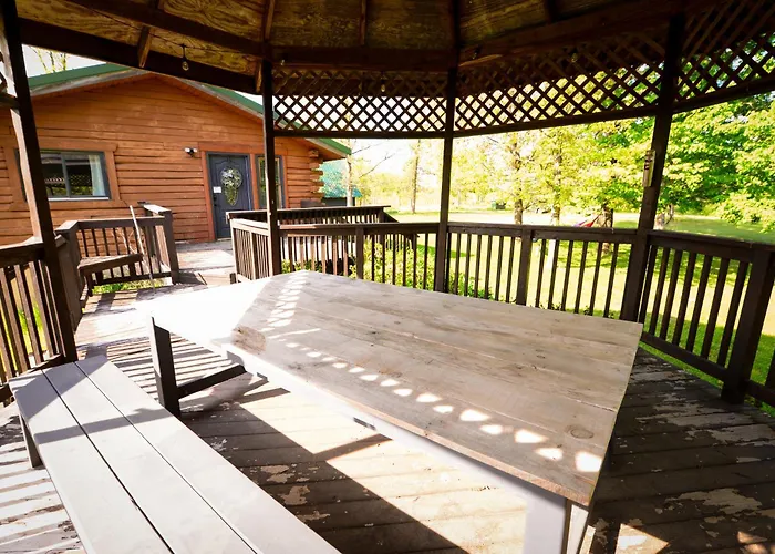 Cozy Cabin With Hottub At Cloverdale Cabins
