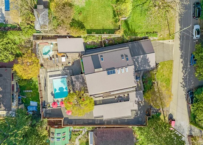 Private Bedroom, Bathroom, Shared Outdoor Pool, Hot Tub
