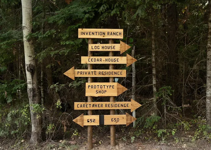 Cozy Cedar Cabin Near Silverwood Theme Park - Sleeps 5 - Quiet & Private